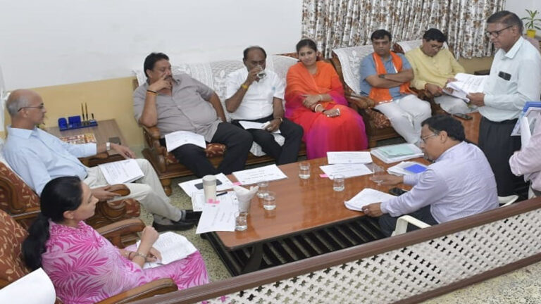 Deputy CM Diya Kumari in meeting nathdwara